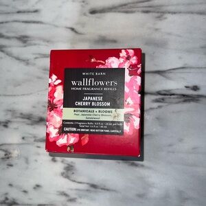 New Bath & Body Works Wallflowers (2)